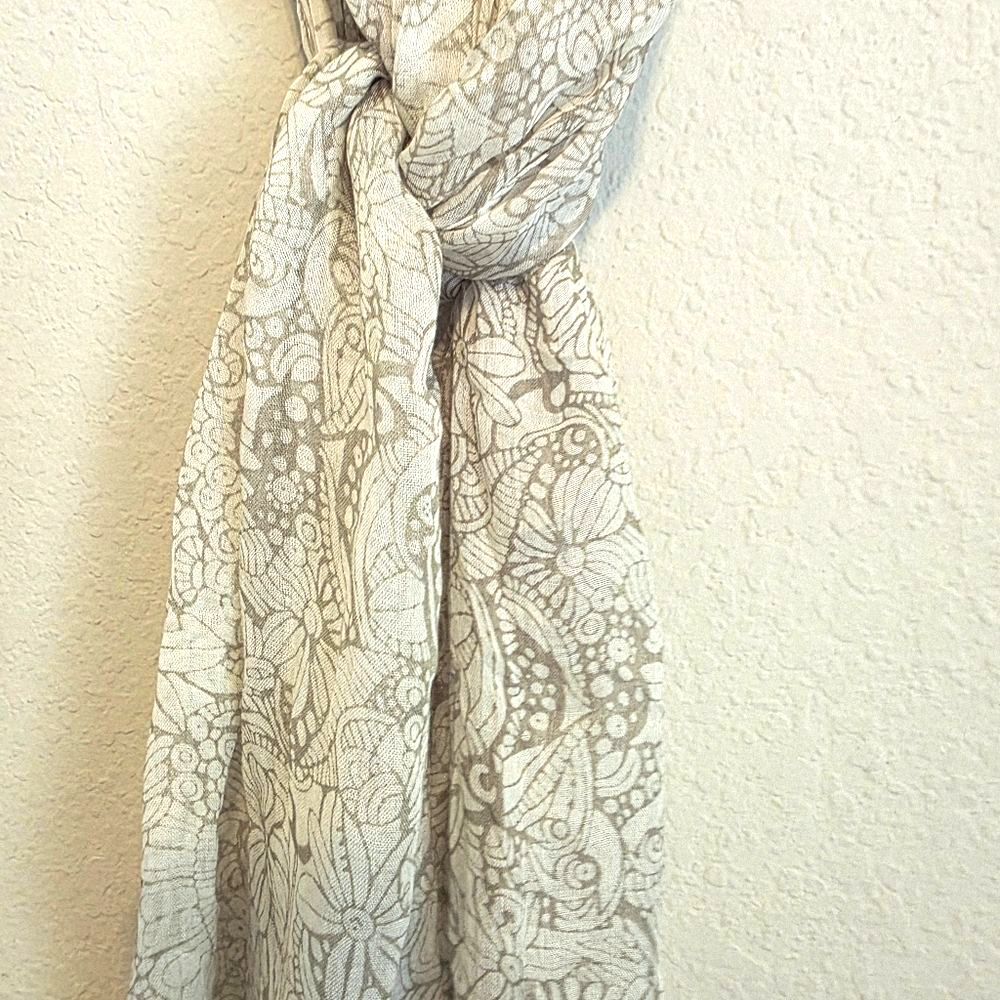 NWT VIVANTE by VSA Floral Scarf / Wrap Coastal Beach Resortwear Frayed Ends
